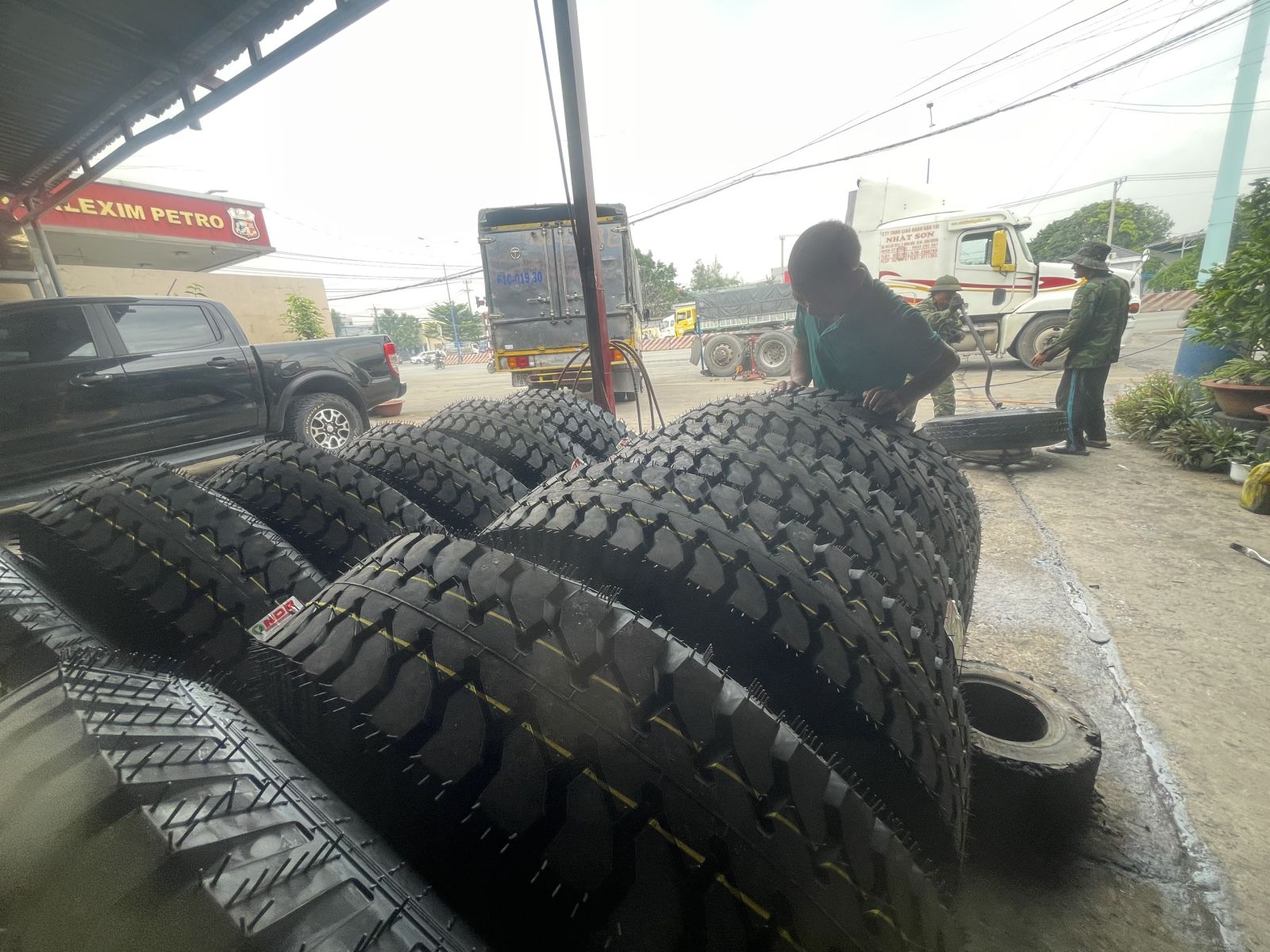 ĐẠI LÝ CUNG CẤP LỐP XE CÔNG TRÌNH - LỐP XE Ô TÔ BỒN UY TÍN NHẤT BÌNH DƯƠNG